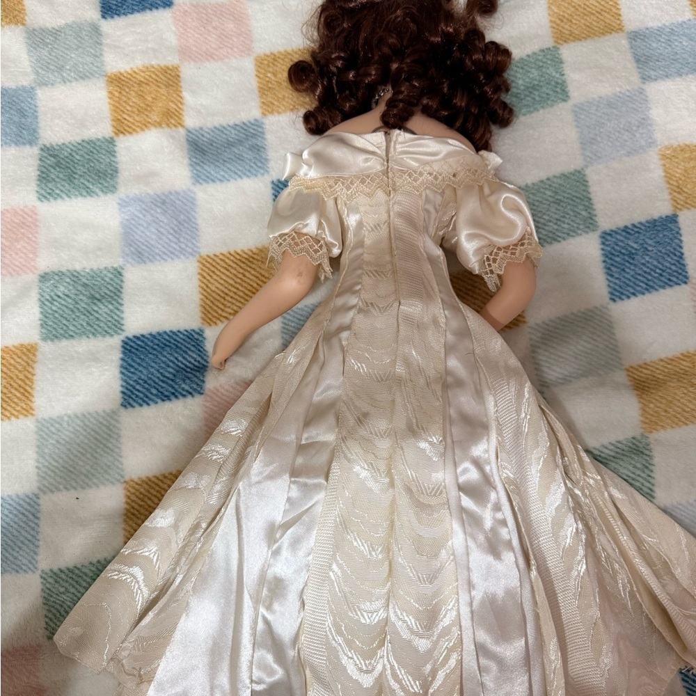 Bridal Doll - Picture 4 of 10